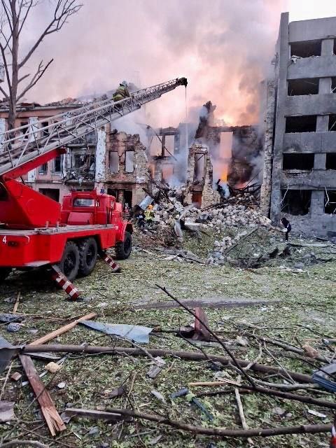 Rusia îşi continuă atacurile asupra porturilor din Ucraina, după ce Moscova a avertizat că va viza şi navele: 20 de răniţi la Mikolaiv şi Odesa - VIDEO