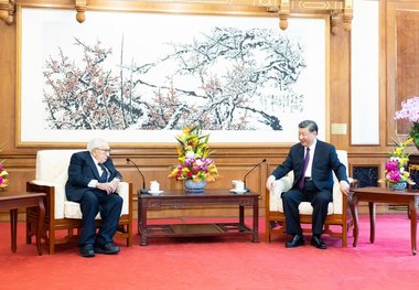Fostul secretar american de stat Henry Kissinger, în vârstă de 100 de ani, este la Beijing şi a fost primit de preşedintele Xi Jinping. Semnificaţiile acestei vizite - VIDEO
