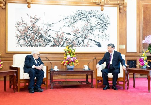 Fostul secretar american de stat Henry Kissinger, în vârstă de 100 de ani, este la Beijing şi a fost primit de preşedintele Xi Jinping. Semnificaţiile acestei vizite - VIDEO