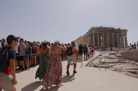 Toate siturile arheologice din Grecia, inclusiv Acropola din Atena, închise parţial până duminică, din cauza unei noi canicule. Pompierii anunţă că au luptat la 47 de incendii