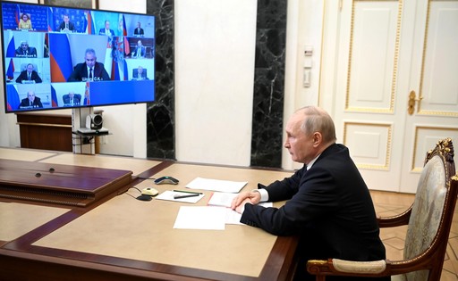 Putin acuză că Polonia vrea să "intervină direct" în Ucraina: "Teritoriile vestice ale Poloniei de astăzi sunt un cadou al lui Stalin pentru polonezi, au uitat oare prietenii noştri de la Varşovia acest lucru? Noi le vom reaminti"