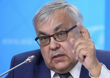 Rusia respinge posibilitatea ca Turcia să escorteze nave ucrainene cu cereale la Marea Neagră, anunţă adjunctul lui Lavrov Serghei Verşinin. Moscova lucrează la rute alternative de export al produselor ruseşti şi se află în contact cu Africa şi Turcia