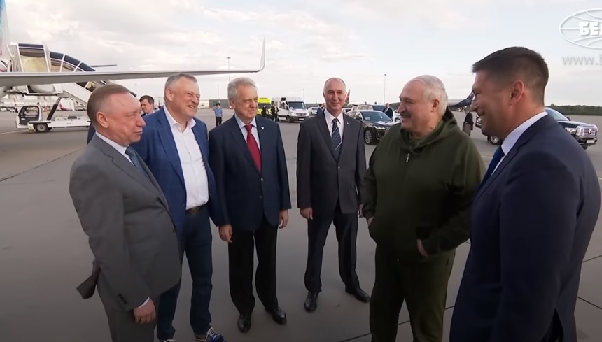 Lukaşenko a venit la Sankt Petersburg să discute cu Putin - VIDEO