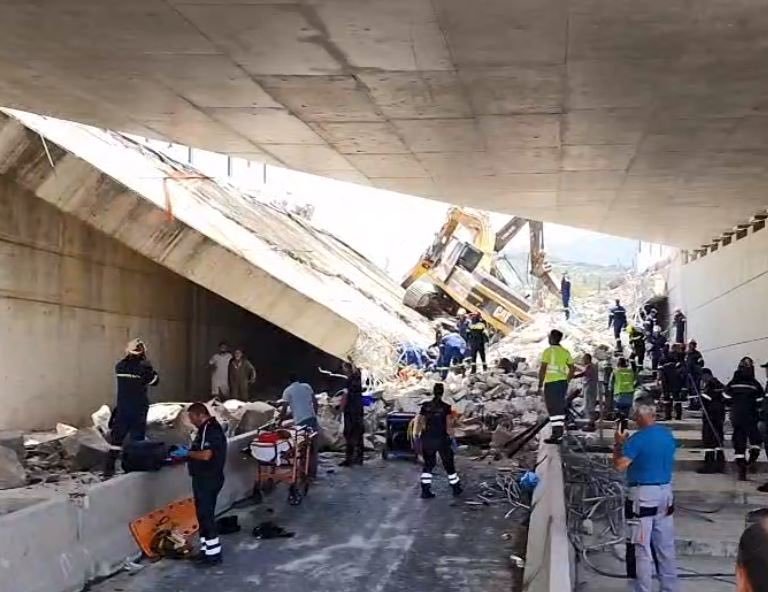 Un mort şi un rănit, în urma prăbuşirii unui pod în Grecia - VIDEO