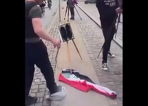 Un protestatar a dat foc Coranului în faţa Ambasadei Irakului din Copenhaga - VIDEO