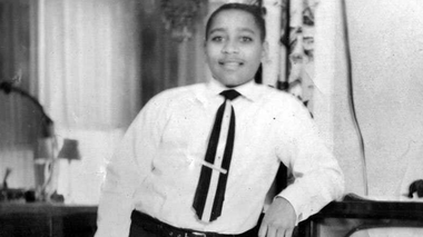 Joe Biden ridică un monument în memoria lui Emmett Till, un adolescent afroamerican răpit, torturat şi ucis în 1955, în Mississippi, acuzat că a fluierat o femeie albă