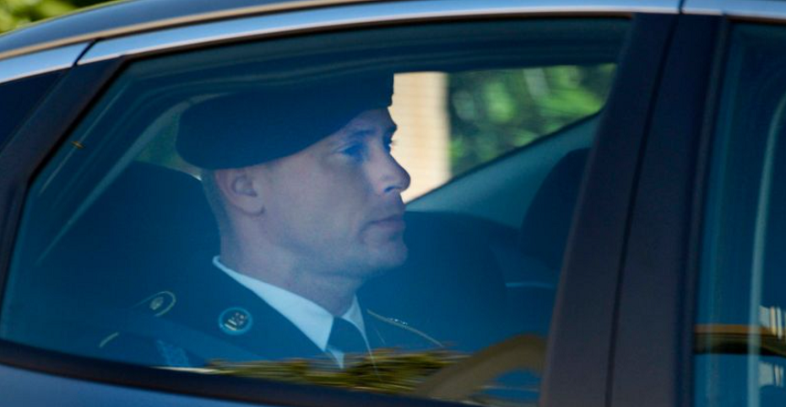 Condamnarea fostului sergent Bowe Bergdahl, un fost ostatic al talibanilor, anulată de către un judecător federal. El a fost dat afară din armată de către un judecător militar care candida la o funcţie în administraţia Trump