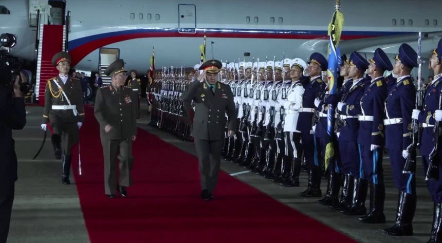 Kim Jong Un şi Serghei Şoigu, la o expoziţie care cuprinde rachete balistice interzise ale Nordului