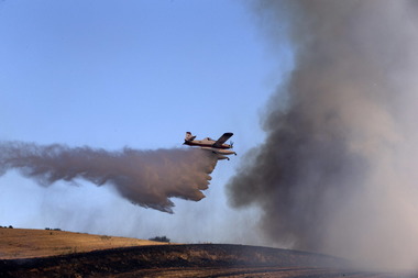 Incendii în Grecia - Evacuări după o explozie la un depozit de muniţii în apropiere de Volos