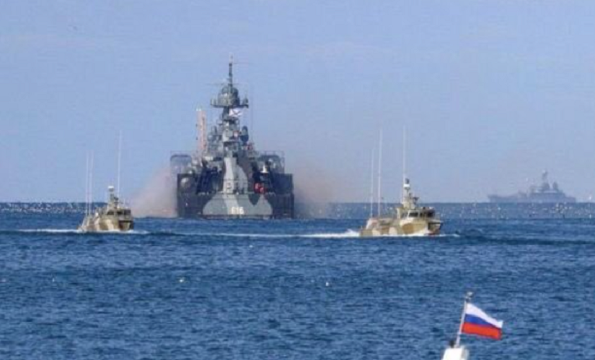 FSB anunţă că a dejucat un atac ucrainean vizând o navă a Flotei ruse la Marea Neagră care transporta rachete de înaltă precizie şi că a arestat un marinar rus, recrutat de Serviciile Speciale ucrainene să comită atacul cu două dispozitive explozive