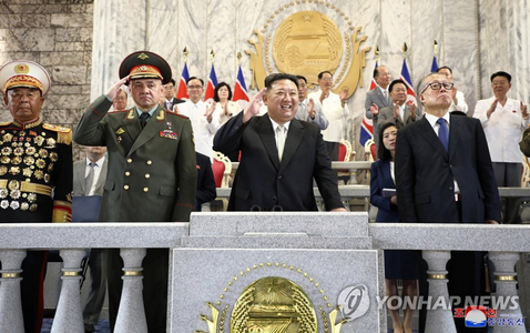 Kim Jong Un înveseleşte mulţimea, de Ziua Victoriei, cu o paradă militară cu drone şi rachete noi. ”Nouă legendă a victoriei” în era Kim Jong Un. Phenianul, o îngrijorare majoră a Tokyo în noua ”Carte Albă” japoneză a apărării