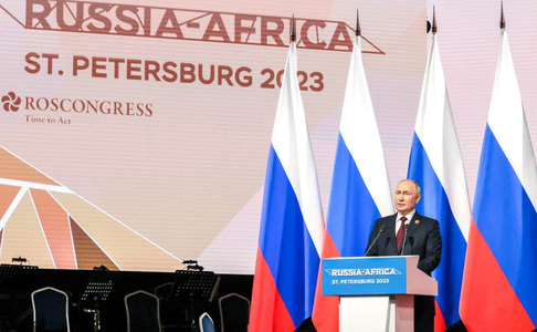 Moscova şi ţări africane s-au angajat să promoveze o ”ordine mondială multipolară” fără ”neocolonialismul” Occidentului, anunţă Putin 