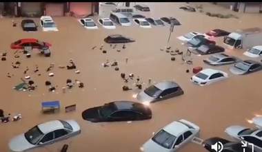 Beijingul, plasat în stare de alertă maximă, după ce plouă fără întrerupere de vineri. Două persoane au fost găsite moarte şi alte câteva sute sunt blocate. De China se apropie un nou taifun - VIDEO, FOTO