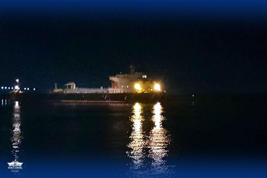 Un remorcher din Canalul Suez s-a scufundat în urma coliziunii cu un petrolier