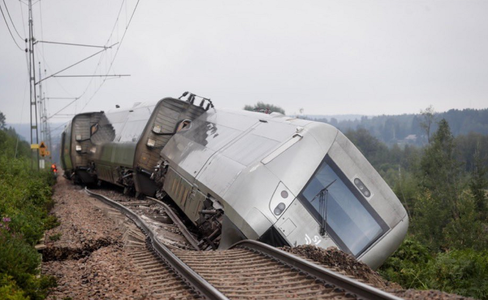 Trei răniţi în deraierea unui tren în Suedia, în urma unor ploi puternice