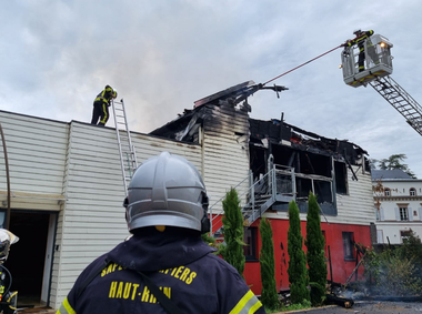 UPDATE-Cel puţin 11 persoane ”lipsesc la apel” în urma unui incendiu într-un adăpost pentru tineri cu dizabilităţi în Alsacia