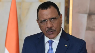 SUA, ”puternic îngrijorate” de sănătatea preşedintelui nigerian Mohamed Bazoum, în urma unei convorbiri la telefon a lui Blinken cu preşedintele deţinut după puci