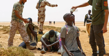 Tunisia şi Libia ajung la un acord prin care îşi împart 300 de migranţi blocaţi la frontieră în zona-tampon Ras Jedir