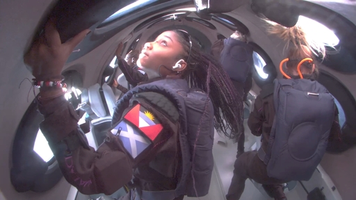 Primii turişti spaţiali transportaţi de Virgin Galactic, compania lui Richard Branson, au ajuns la destinaţie. În premieră, o mamă a călătorit împreună cu fiica ei spre spaţiul cosmic - VIDEO