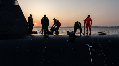 Un al doilea submarin nuclear de atac din clasa Barracuda, Duguay-Trouin, livrat Marinei franceze. Submersibilul, care poate fi solosit de Forţele Speciale şi în spionaj, poartă numele unui corsar francez din secolul al XVIII-lea