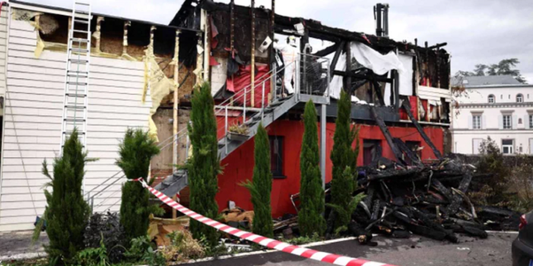 Casa de vacanţă din Alsacia în care au murit 11 persoane într-un incendiu era declarată ”clădire agricolă” şi nu avea autorizaţie să primească publicul, anunţă primarul din Wintzenheim. El formulează acuzaţii grave împotriva propritarei