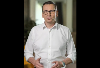Referendum pe tema politicii migraţiei UE în Polonia, odată cu alegerile parlamentare prevăzute la 15 octombrie, anunţă Mateusz Morawiecki. ”Vreţi să nu mai fiţi stăpânii ţării voastre?”, întreabă Jarosław Kaczyński într-un videoclip de promovare, cu violenţe urbane