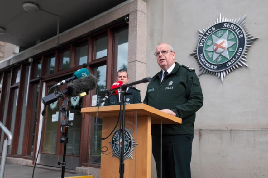 Datele divulgate ale poliţiştilor nord-irlandezi, pe mâna unor activişti republicani disidenţi, anunţă poliţia