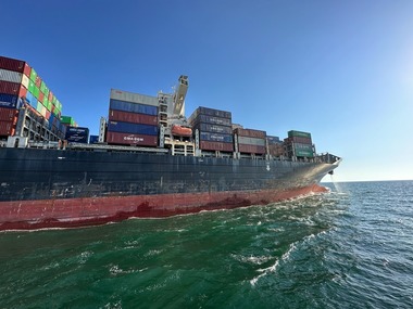 O navă de containere a plecat din portul ucrainean Odesa blocat de Rusia, anunţă Kievul
