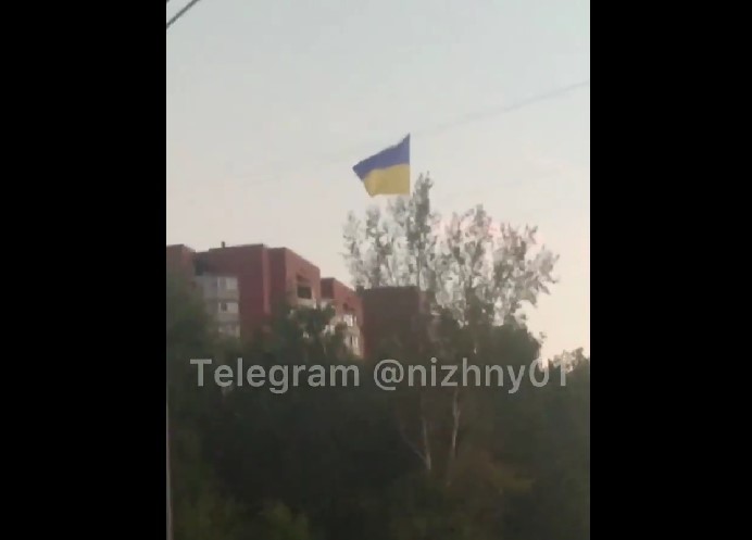 Un drapel ucrainean a fluturat deasupra clădirii FSB din oraşul rus Nijni Novgorod - VIDEO