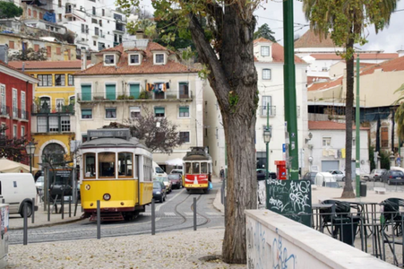 Treisprezece răniţi în Portugalia, inclusiv turişti străini şi copii, într-o coliziune între două tramvaie, la Lisabona