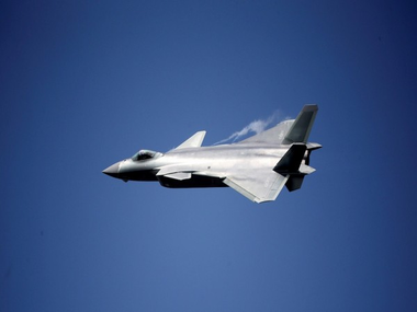 China lansează manevre militare în jurul Taiwanului, într-o reacţie furioasă la escala în SUA a vicepreşedintelui de la Taipei 