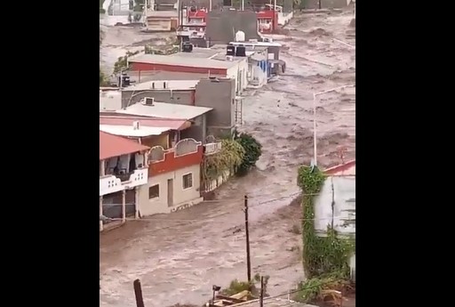 Uraganul Hilary, devenit furtună tropicală, a lovit peninsula Baja California şi înaintează spre sud-vestul Californiei. Meteorologii spun că ploile vor avea o intensitate fără precedent în zone secetoase în mod obişnuit
