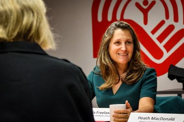 Ministrul de Finanţe din Canada, care nu deţine o maşină, amendat pentru depăşirea vitezei