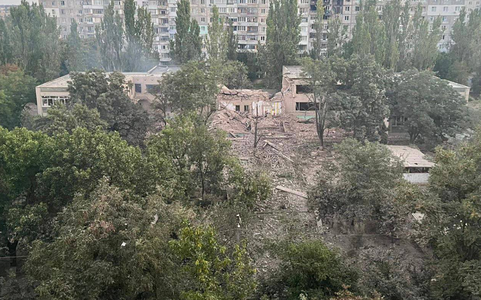 Şase răniţi la Herson, într-un atac rus cu bombă ghidată vizând o grădiniţă şi locuinţe