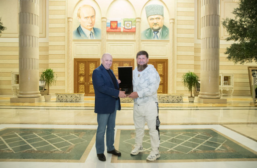 Kadîrov îi aduce un omagiu lui Prigojin, dar îl acuză că n-a văzut ”imaginea de ansamblu”. ”I-am cerut să-şi lase în urmă ambiţiile personale”, ”dar aşa era el, Prigojin, cu purtarea sa de fier şi dorinţa sa de a obţine ceea ce voia aici şi acum”