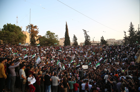 Manifestaţii în sudul Siriei cer căderea regimului al-Assad de o săptămână, după anularea subvenţionării carburantului şi o deteriorare a condiţiilor de trai. ”Pleacă, vrem să trăim!”. ”Revoluţia siriană continuă, revendicările noastre din 2011 nu s-au sc