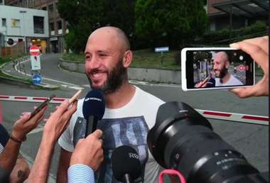 Un bancher din Torino, erou în Italia după ce a prins în zbor un copil care căzuse de la etajul cinci