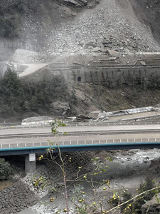 Circulaţia trenurilor între Franţa şi Italia a fost întreruptă, din cauza unei alunecări masive de pietre în Savoia