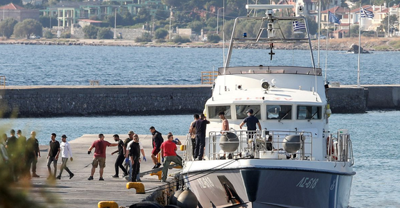 Patru morţi în Grecia, în urma unui naufragiu al unei ambarcaţiuni cu migranţi în largul Insulei Lesbos