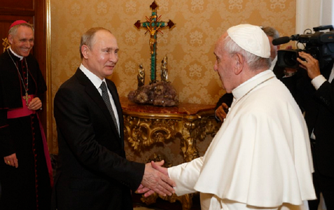 Kremlinul spune că este foarte mulţumit de comentariile Papei despre istoria Rusiei. Vaticanul transmite că Papa nu a avut intenţia de a glorifica imperialismul rusesc