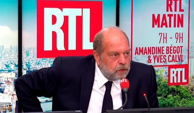 "Nimeni nu a stat în faţa mea topless". Ministrul francez al justiţiei stârneşte indignarea presei cu un comentariu controversat