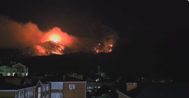 Sute de pompieri încearcă să stingă incendiile de pădure care ameninţă o staţiune rusească populară de la Marea Neagră - VIDEO