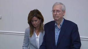 Liderul republicanilor în Senat, Mitch McConnell, victima unui lung moment de absenţă în timpul unui discurs în Kentucky, provoacă îngrijorări cu privire la starea sănătăţii sale. Al doilea episod într-o lună