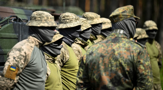 Hackeri militari ruşi atacă dispozitive mobile ale militarilor ucraineni pentru a fura planuri de bătălie, avertizeză SUA şi aliaţii lor din cadrul ”Five Eyes”