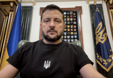 Zelenski anunţă că s-a ajuns la un acord privind livrarea către Ucraina a unor vehicule blindate pentru evacuare medicală - VIDEO