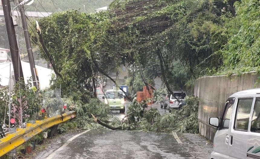 Taifunul Haikui a lovit Taiwanul. Zeci de mii de gospodării sunt fără curent electric 