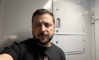 Zelenski a fost luni pe linia frontului şi şi-a înregistrat în tren discursul video nocturn: „Este foarte util să auzim de la cei care merg în luptă ce anume le lipseşte”