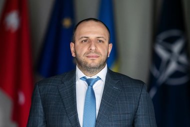 Parlamentul ucrainean deschide calea pentru numirea unui nou ministru al apărării