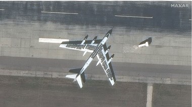 CNN: Imagini din satelit arată că Rusia îşi acoperă avioanele cu anvelope de maşină, posibil pentru a le proteja de dronele ucrainene - FOTO