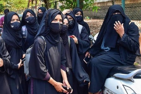 Şcolile franceze au trimis acasă zeci de fete care poartă abaya, în prima zi a noului an şcolar